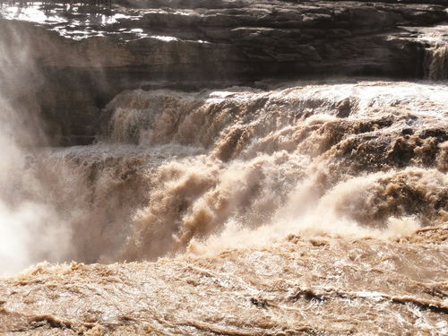 奔流到海不复回读hui还是huan，奔流到海不复回是哪位诗人的诗句