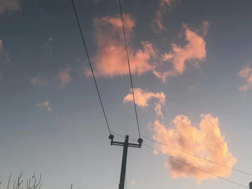 形容天气十分晴朗的四字成语