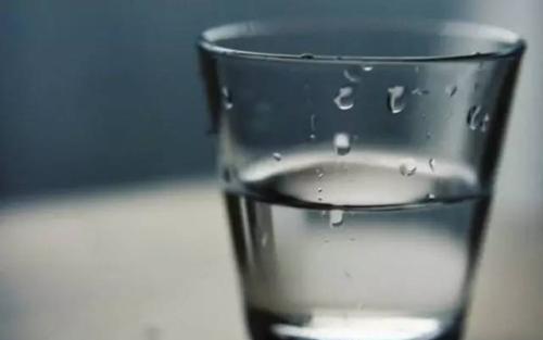 【滚水】的意思是什么?【滚水】是什么意思?