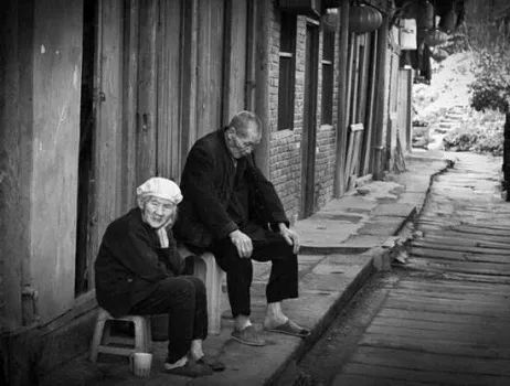 如果我老了不能作爱了是什么歌，如果我老了你还爱不爱我歌词