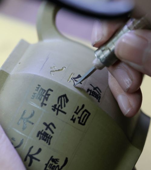 正入万山围子里一山放出一山拦的意思，正入万山圈子里