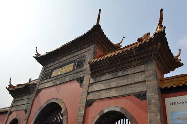 德配天地,道冠古今出自何处?