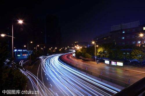 夜阑珊是什么意思解释，华灯初上,夜色阑珊是什么意思