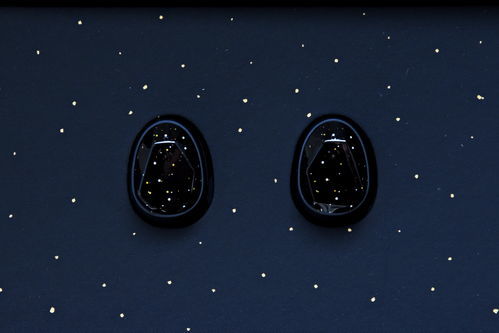 屏息凝视的意思，华山的险中敛气屏息的意思