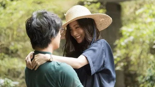 歌词:“这场游戏我彻底伤透”然后再什么就是“分手的时候悄悄的走,哦哦