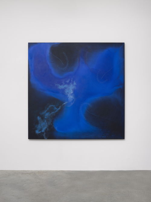 reflected in，reflected off