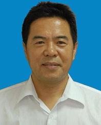 张金柱车上的白衣人是谁