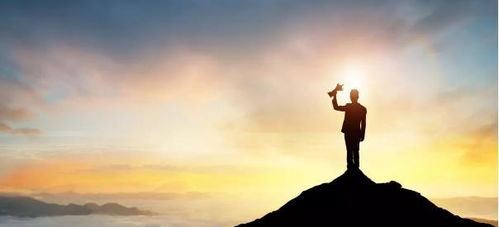 平凡而不平庸的下一句，平凡而不平庸作文800字