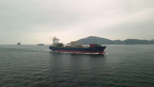 什么的货船填合适的词三年级，什么的货船填空词语三年级