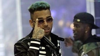 detained by，detained in