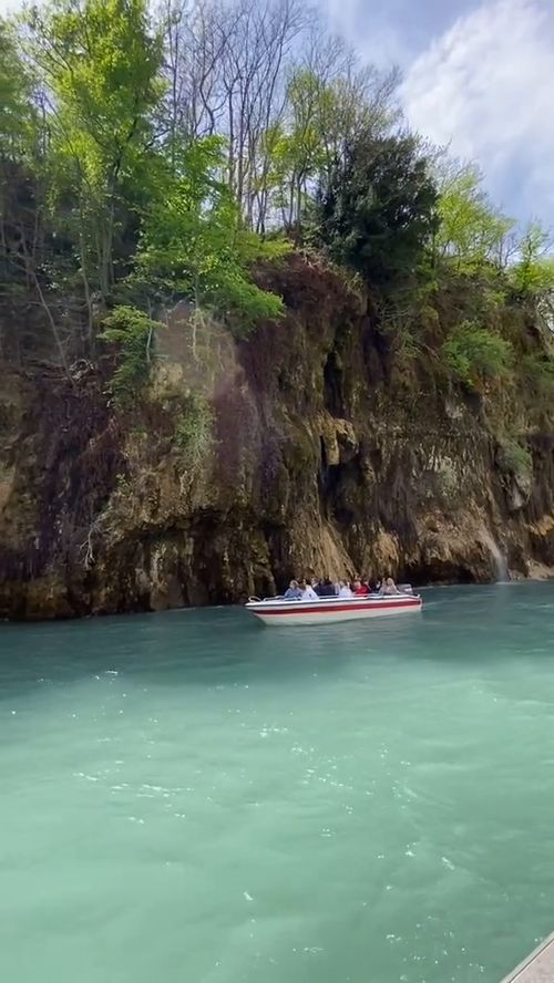 游山玩水是什么意思