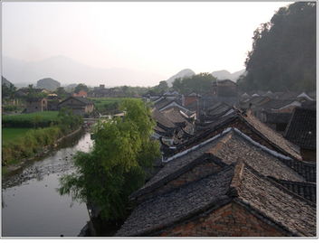 望隆梓里是什么意思??