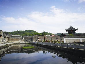 浔阳江头夜送客是在哪里，浔阳江头夜送客,枫叶荻花秋瑟瑟翻译