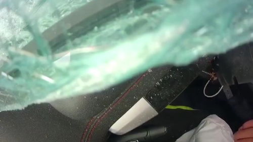 直勾勾的眼神，直勾勾盯着人看礼貌吗