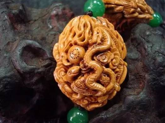 “苹果核”“枣核”“桃核”等的“核”字,应读“hú”还是“hé