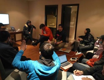 例行公事的近义词，例行公事这句话什么意思