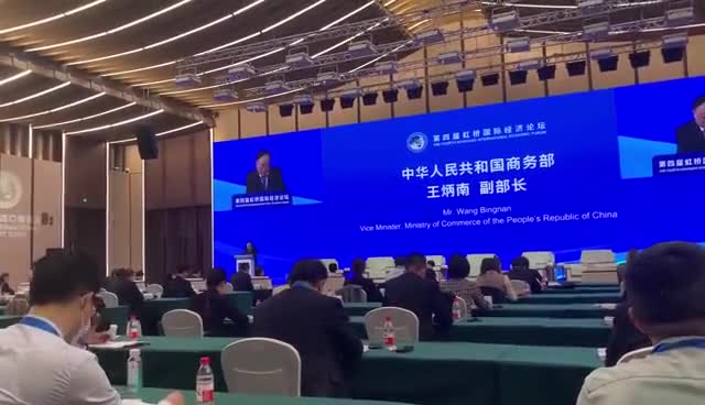 东道国的号召人民只买国货反对进口，东道国的国民教育水平高低对国际市场营销产生什么影响