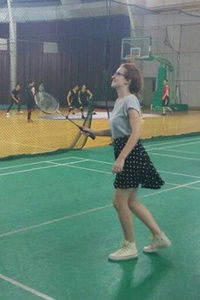 打羽毛球的英语作文，我喜欢打羽毛球的英语