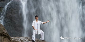 前俯后仰的反义词，前俯后仰含反义词的四字成语