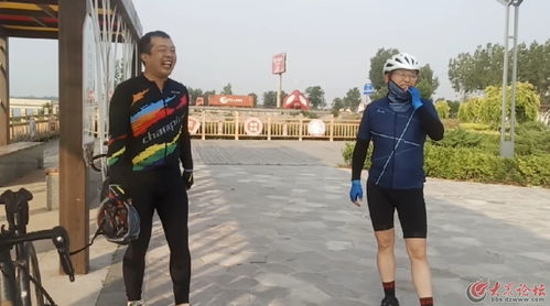 前俯后仰是什么意思 前俯后仰的释义