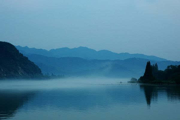 西湖袁宏道文言文翻译，西湖袁宏道中止的意思