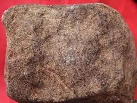 红砂岩石材，红砂和紫金砂的哪个辟邪效果好