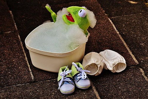 梦到鞋坏了一只，梦到鞋坏了去修鞋是什么意思