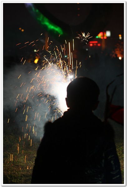 喧闹的反义词，喧闹一家亲