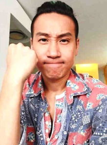 李立崴的《手》 歌词