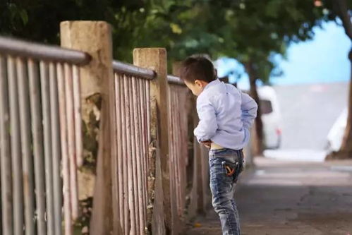 坐在路边鼓掌的人高考作文，坐在路边鼓掌的人阅读笔记怎么写