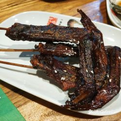 腥臊的意思是什么，腥臊恶臭而伤害腹胃中臭的意思