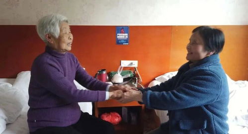 一点一点大人人都有它——— 打一字谜