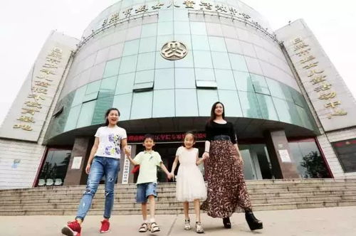 请教:“隶属”与“隶属于”的区别和用法,谢谢!