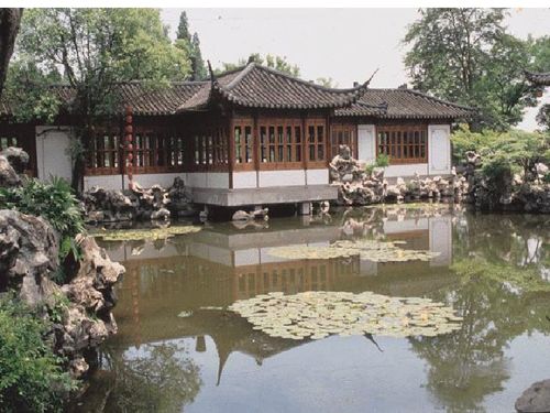 于园在哪里，于园中作者描写于园水阁及四周景色的句子有什么作用