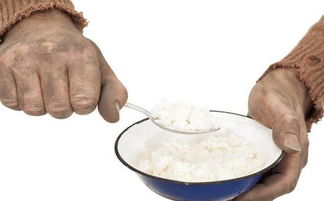 “衣衫褴褛”的读音是什么?