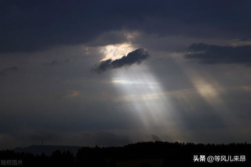 什么的乌云abb式词语，什么的乌云什么的压下来