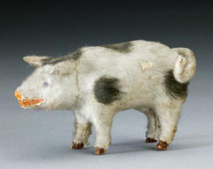 “五亩之宅,树之以桑,五十者可以衣帛矣.鸡豚狗彘之畜,无失其时,七十者