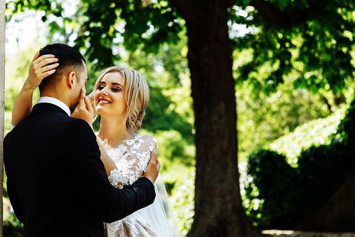 想问下大家,爱情和婚姻的定义是什么?