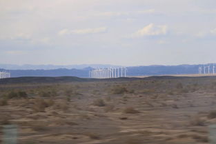 库木塔格沙漠在新疆哪里，库木塔格沙漠景区图片