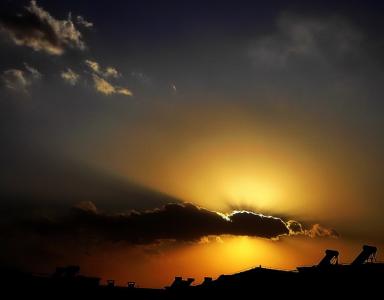 横空出世什么意思哦，横空出世的横空是什么意思