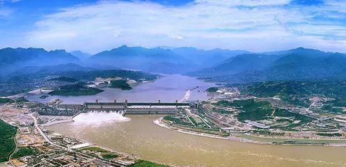 《次北固山下》中的次是游览的意思，参观游览是什么意思