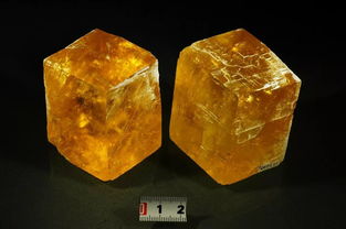 冰洲石原石图片，冰洲石多少钱一吨