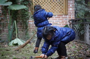 大儿锄豆溪东,中儿正织鸡笼,最喜小儿无赖的意思