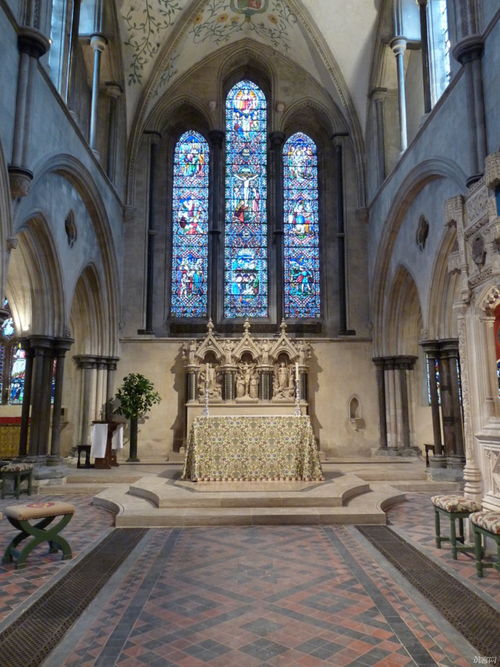 您好!grove,woods,forest 这3个单词都有“森林”的意思.有何区别?请