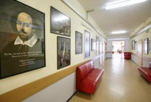 走廊用英语怎么说?