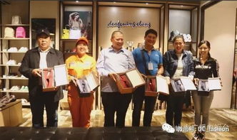 deafening clang怎么读