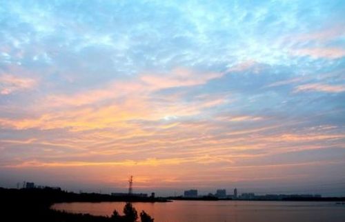 什么的天空填空词语二年级，什么的天空填空词语abb