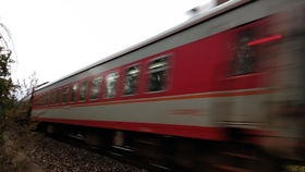 k759的5车厢41号42号43号坐在一排吗?