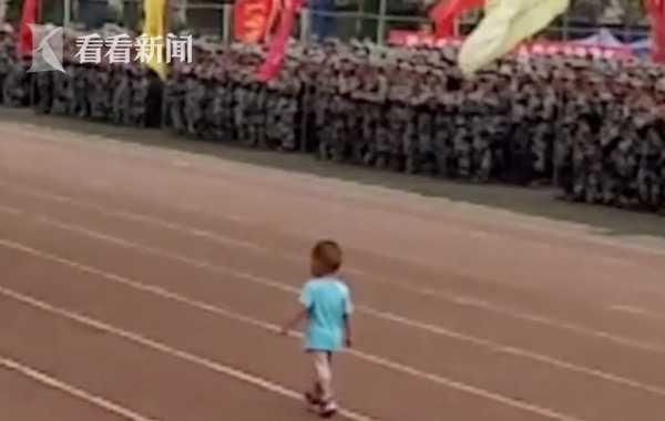 大摇大摆的意思是什么?