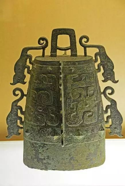 鎛和镈是同一个字吗?